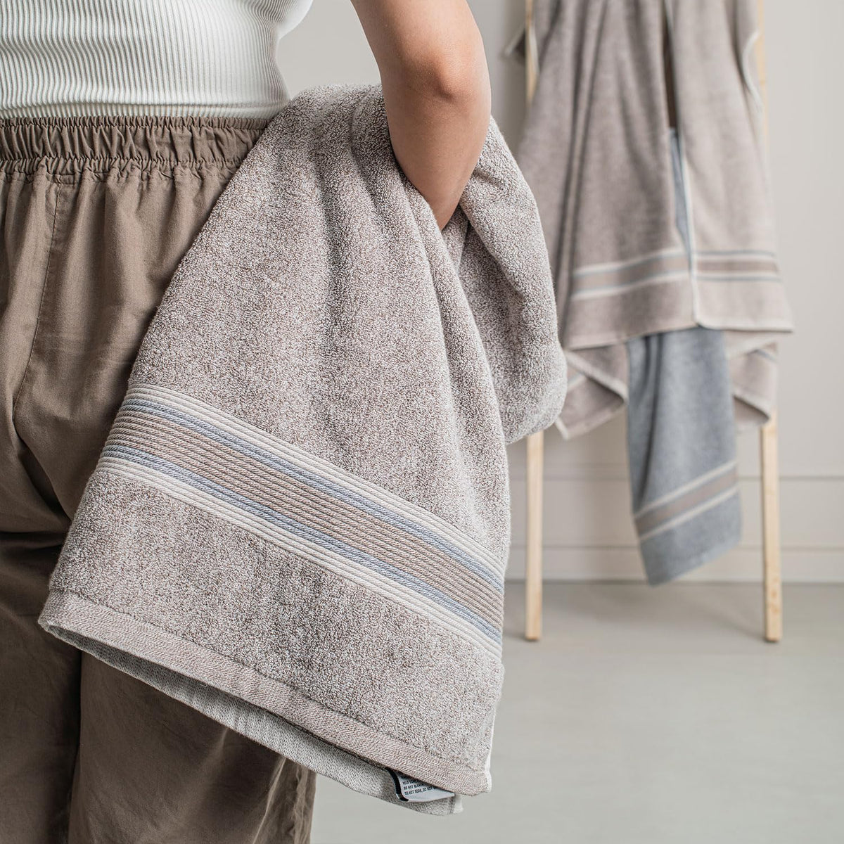 Super-Soft Water & Soil Hand Towel Set of 2|Luxurious Blend of Cotton & Bamboo Fiber Towel for Bathing|40X60 CM