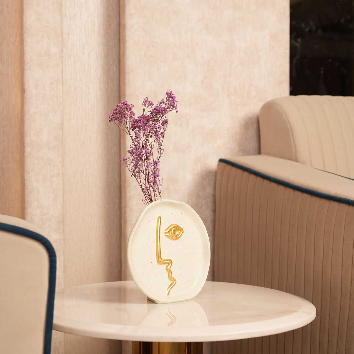 Minimalistic Faceline Vase