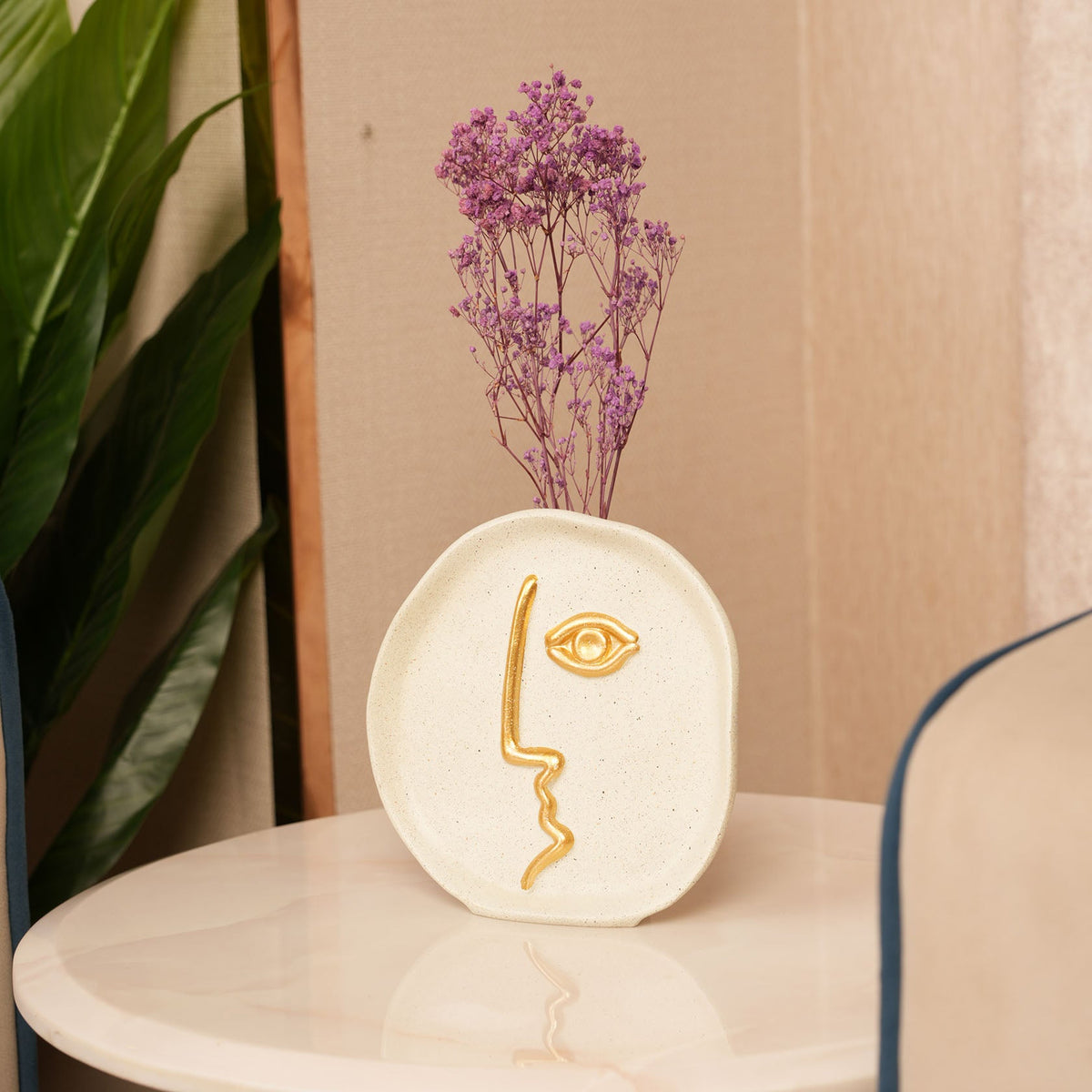 Minimalistic Faceline Vase