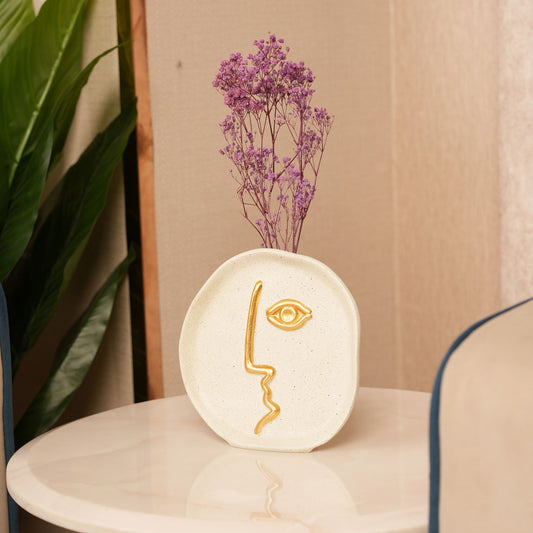 Minimalistic Faceline Vase